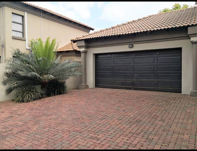 4 BEDROOM HOUSE FOR SALE IN WILLOW ACRES